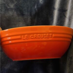 Le Creuset Orange Bowl 2.9L oval multi bowl new with tag